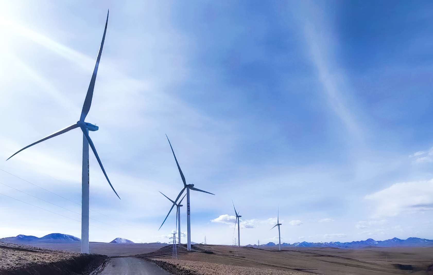 10天完成8臺機組調(diào)試！威尼斯9499登錄入口機組再創(chuàng)超高海拔風(fēng)電建設(shè)奇跡